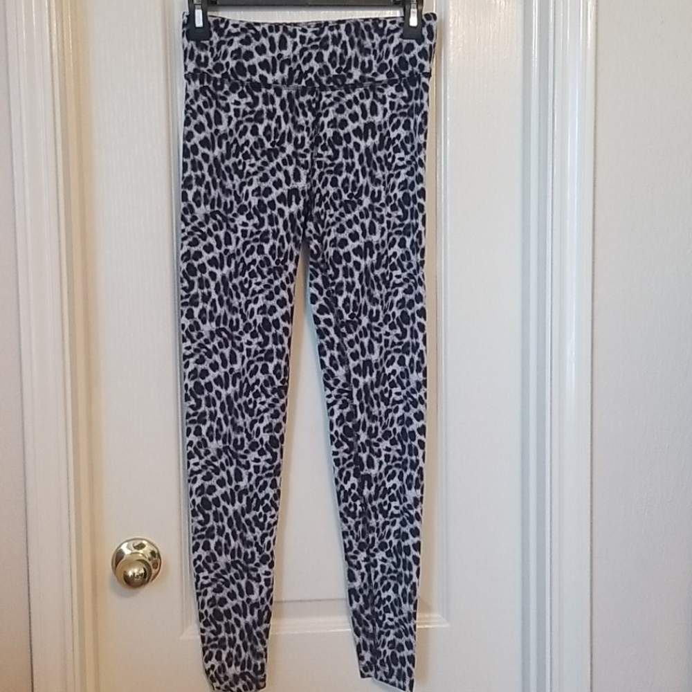 PINK XS Cheetah Print Leggings